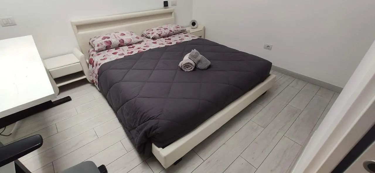 Apartment Charme Lake Loft Ispra Italien